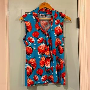 - Women small floral sleeveless top. Tahari. Tie at neck detail.